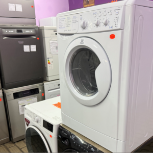 Lave-linge séchant INDESIT État quasi neuf 7kg. 1600 essorage Cl. Energie AAA